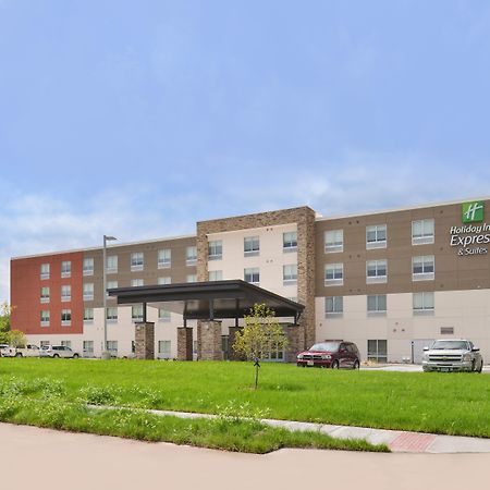 Holiday Inn Express & Suites Omaha Airport By Ihg Carter Lake Eksteriør billede
