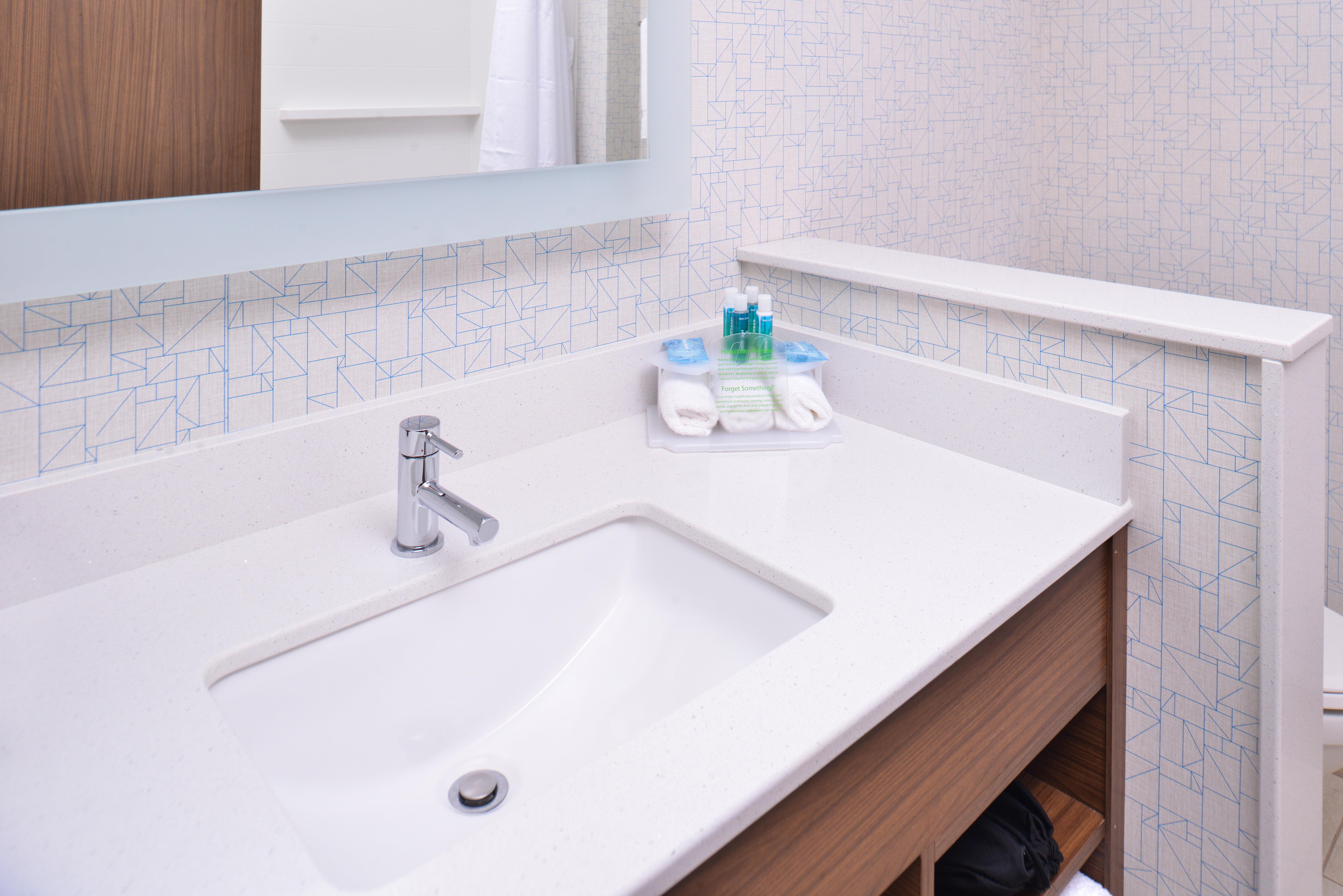 Holiday Inn Express & Suites Omaha Airport By Ihg Carter Lake Eksteriør billede