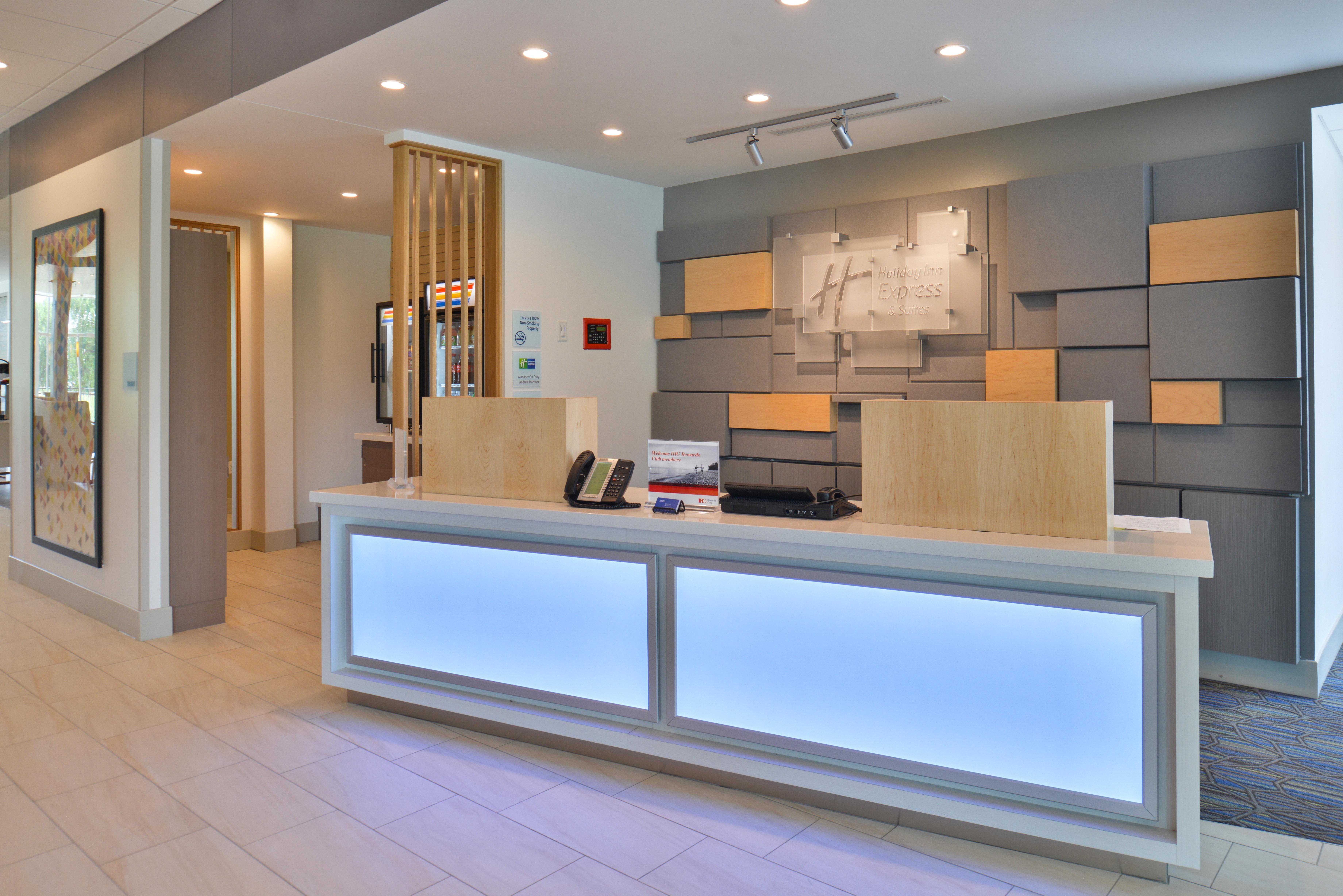 Holiday Inn Express & Suites Omaha Airport By Ihg Carter Lake Eksteriør billede