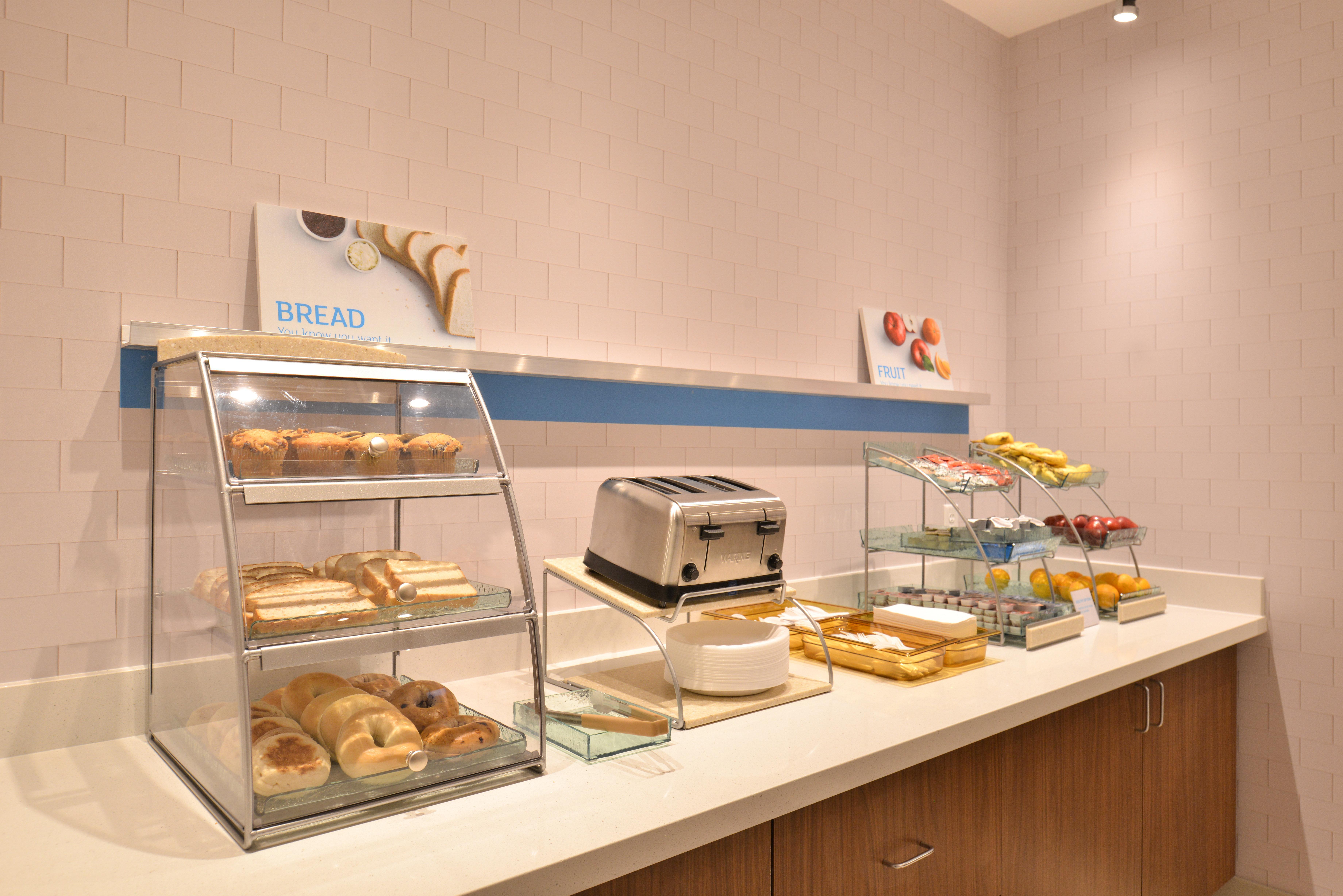 Holiday Inn Express & Suites Omaha Airport By Ihg Carter Lake Eksteriør billede