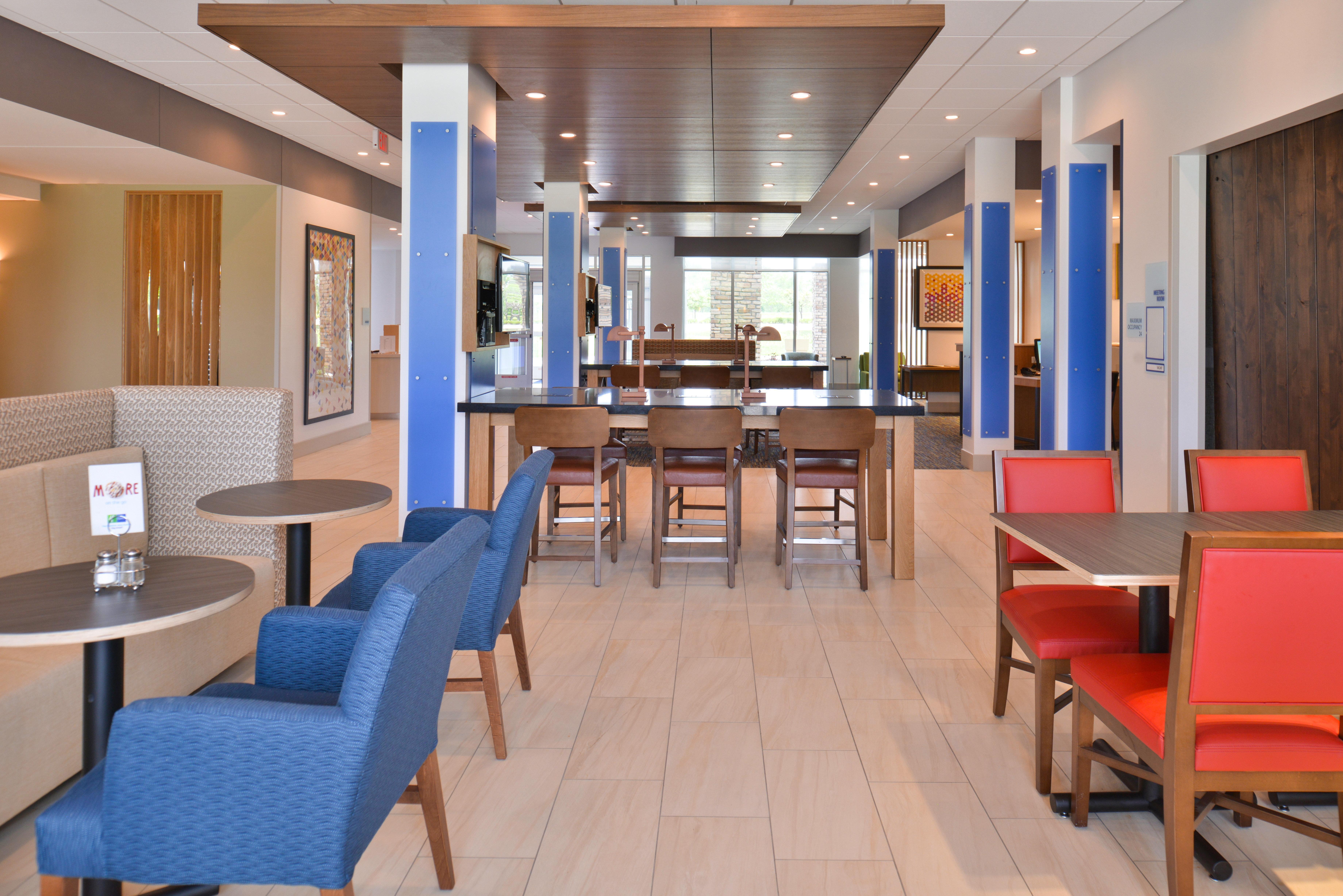 Holiday Inn Express & Suites Omaha Airport By Ihg Carter Lake Eksteriør billede