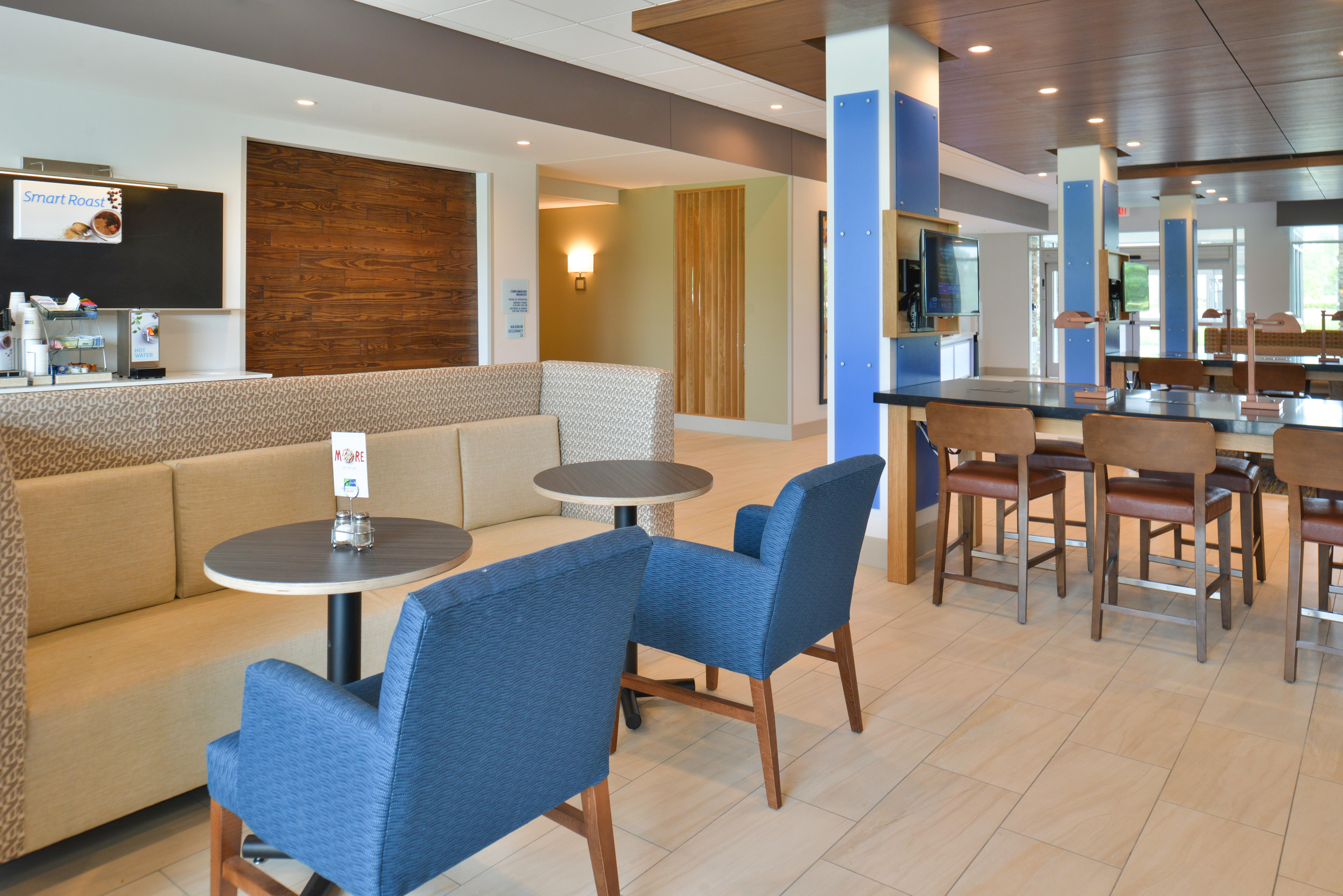 Holiday Inn Express & Suites Omaha Airport By Ihg Carter Lake Eksteriør billede