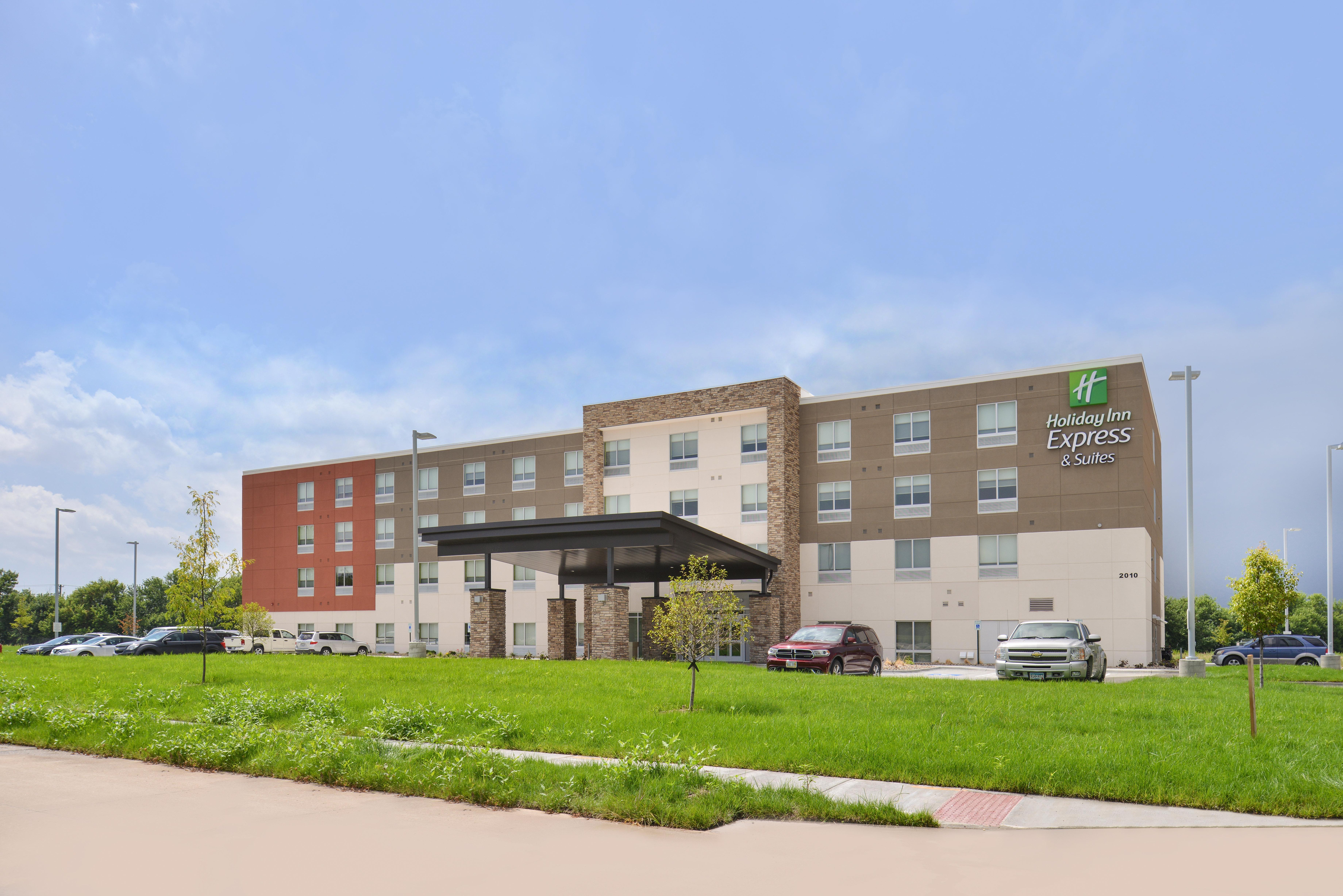 Holiday Inn Express & Suites Omaha Airport By Ihg Carter Lake Eksteriør billede