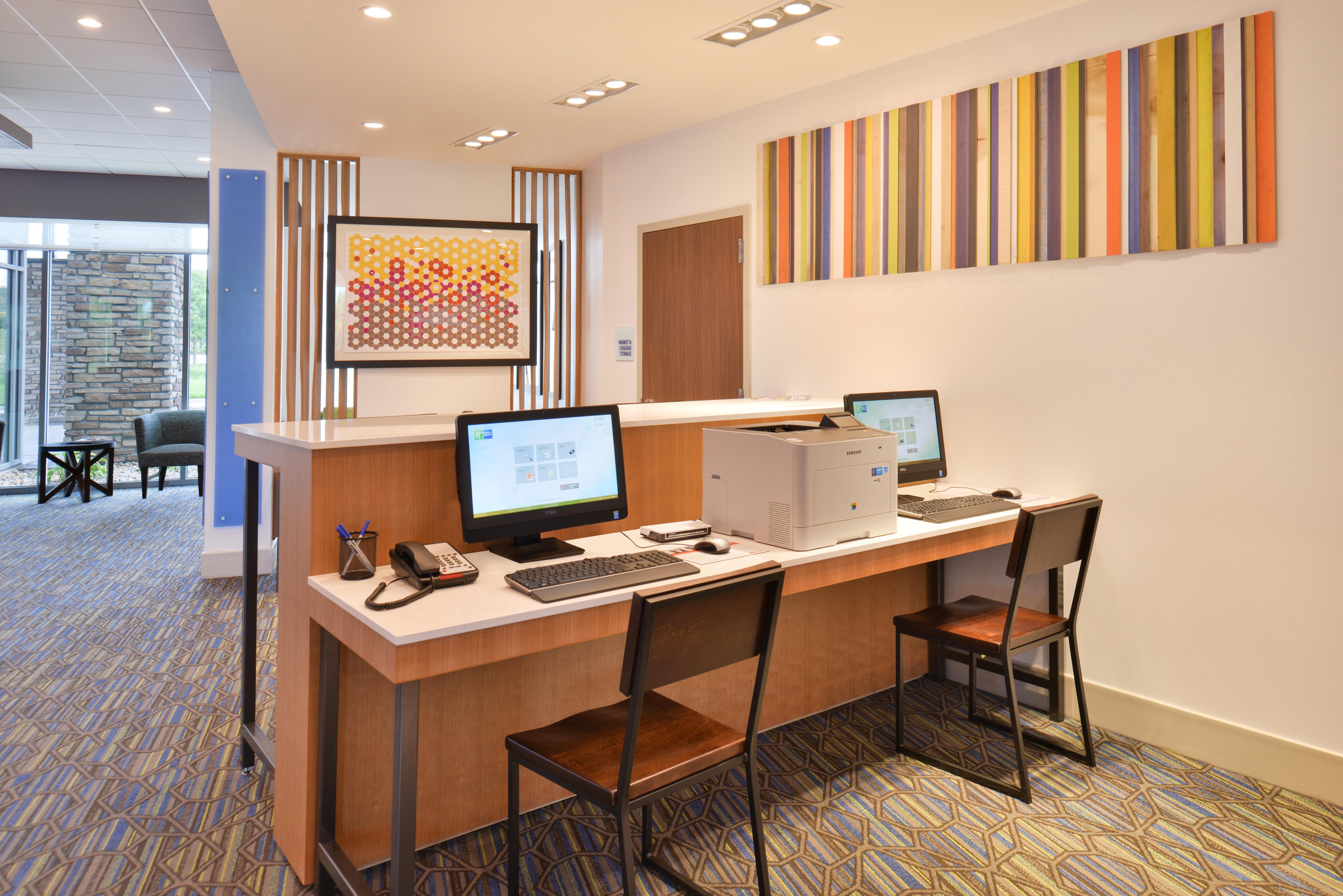 Holiday Inn Express & Suites Omaha Airport By Ihg Carter Lake Eksteriør billede