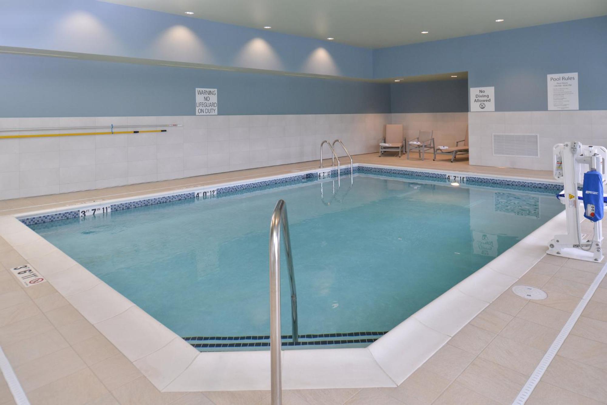 Holiday Inn Express & Suites Omaha Airport By Ihg Carter Lake Eksteriør billede