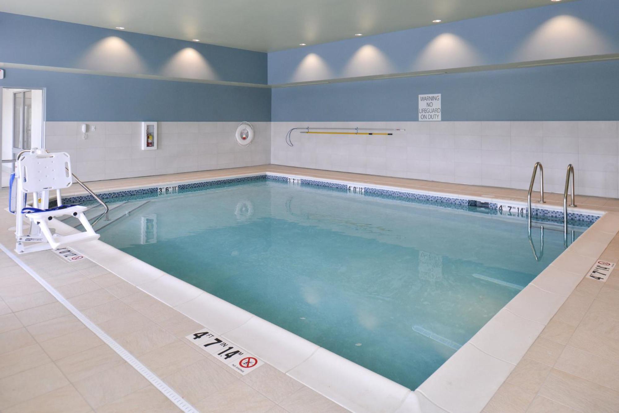 Holiday Inn Express & Suites Omaha Airport By Ihg Carter Lake Eksteriør billede