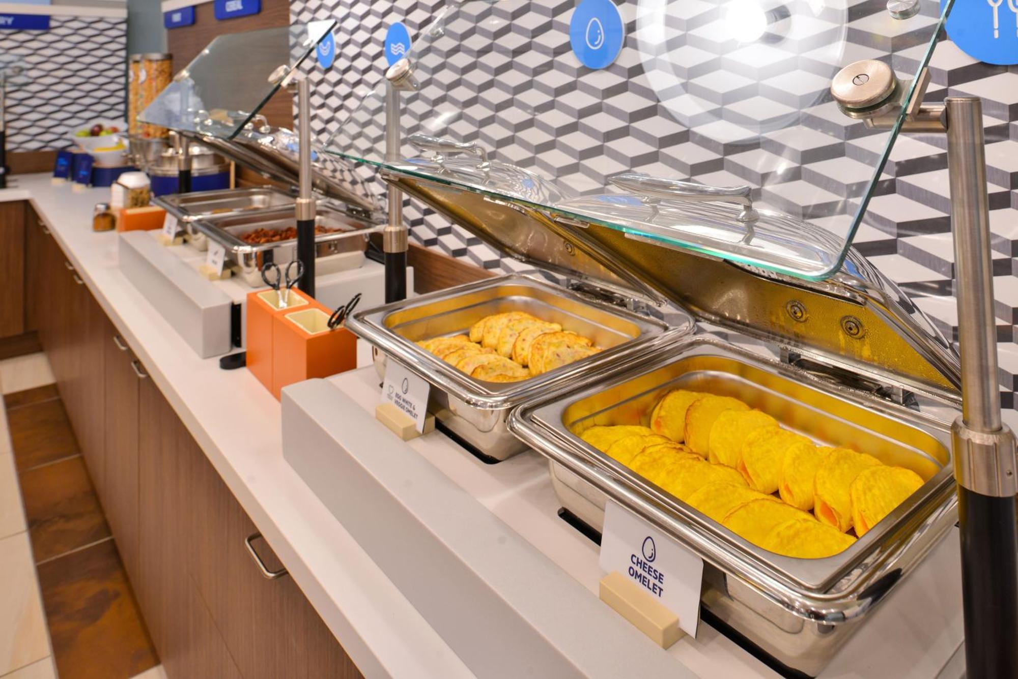Holiday Inn Express & Suites Omaha Airport By Ihg Carter Lake Eksteriør billede