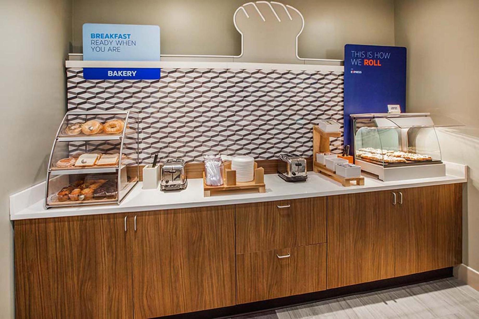 Holiday Inn Express & Suites Omaha Airport By Ihg Carter Lake Eksteriør billede