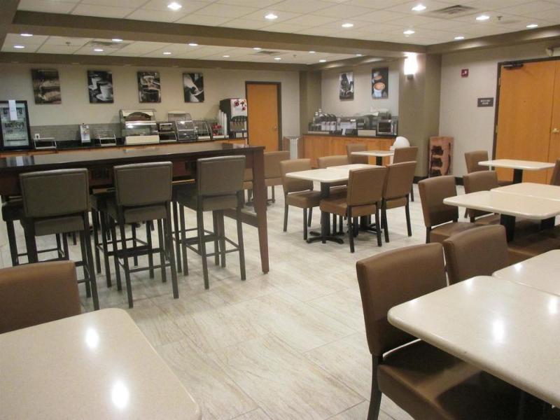 Holiday Inn Express & Suites Omaha Airport By Ihg Carter Lake Eksteriør billede