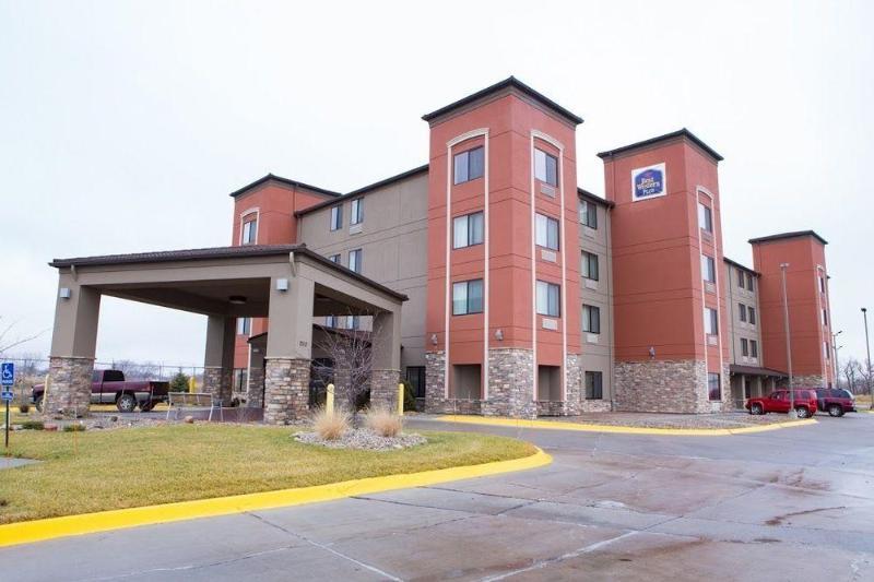 Holiday Inn Express & Suites Omaha Airport By Ihg Carter Lake Eksteriør billede